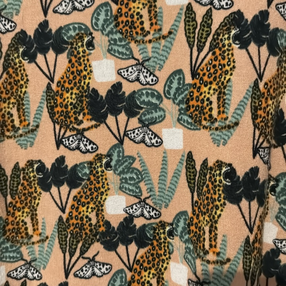 Cheetah and butterfly printed lightweight sweater - Picture 3 of 6